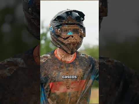 El truco del casco en el barro 🏍️