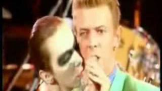QUEEN - DAVID BOWIE &amp; ANNIE LENNOX -- UNDER PRESSURE- HD