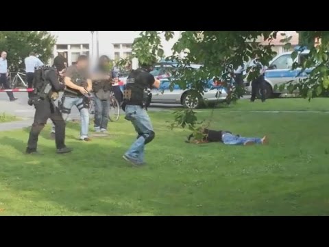 SEK schießt Flüchtling nach Messerattacke nieder - Schwerverletzt in Bonn am 01.08.15 + O-Töne