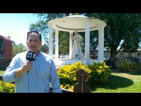 Estatua del Papa Francisco en Monte Caseros Corrientes obra deĺ artista Fernando Pugliese 