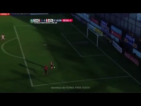 DELANTERO SE PIERDE UN GOL INCREIBLE !!