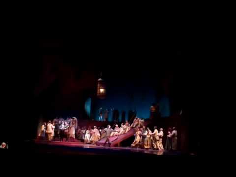 Anthony Michaels-Moore rehearses 'Beva con me' from Verdi's Otello
