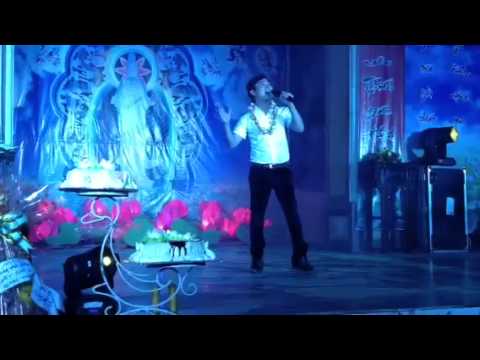 Thể hiện bởi Đông Quân