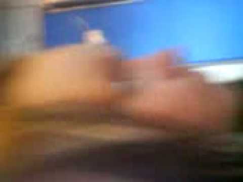 Madde tappar kontrollen över sin tunga