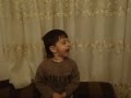 3-х летний мальчик поет индийскую песню 