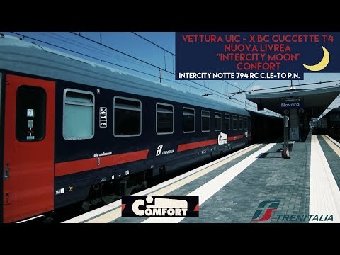 ICN 794 con carrozza cuccette T4 nuova livrea "Intercity Moon" intercalata al treno a Novara
