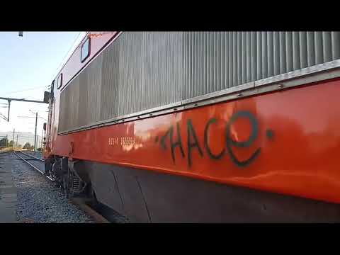 Locomotora  serie 363 de Alsthom maniobrando