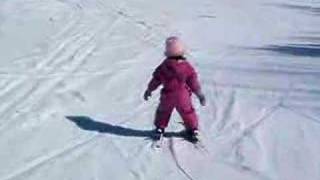 preview picture of video 'Kiera on Skis'