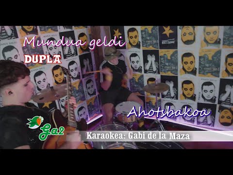 Mundua geldi (Dupla) ahotsbakoa