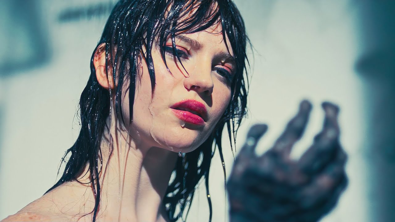 Girl Discovers She Can Adjust Her Intelligence from 0% to 100%