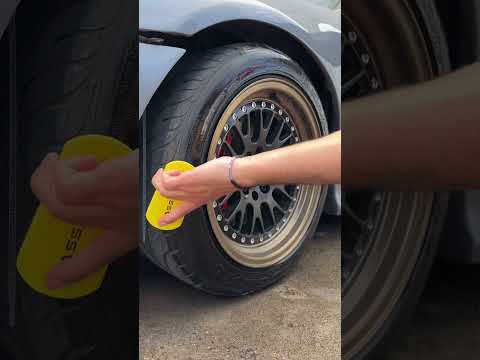Asi es como dejamos los neumaticos nuevos despues del lavado… ☝🏽 ¿Sabias este truco? 👀 #detailing
