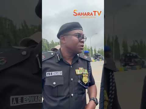Sowore Confronts Police Officer,Demand for his AI Eye glass stolen by Police at Protest ground