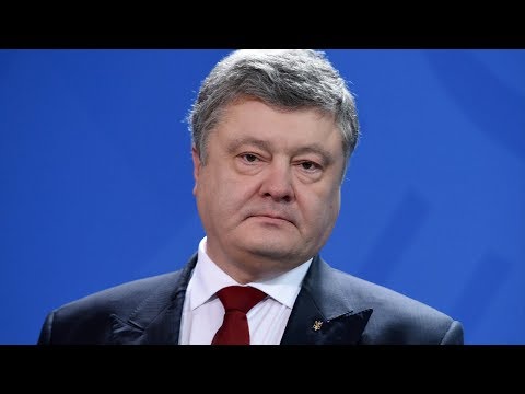 Порошенко выбил смартфон из рук украинца