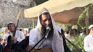 הרב אלישע - דברי ברכה לפני ההלל (ישיבת הר הבית) - התמונה מוצגת ישירות מתוך אתר האינטרנט יוטיוב. זכויות היוצרים בתמונה שייכות ליוצרה. קישור קרדיט למקור התוכן נמצא בתוך דף הסרטון הרב אלישע - דברי ברכה לפני ההלל (ישיבת הר הבית) - התמונה מוצגת ישירות מתוך אתר האינטרנט יוטיוב. זכויות היוצרים בתמונה שייכות ליוצרה. קישור קרדיט למקור התוכן נמצא בתוך דף הסרטון