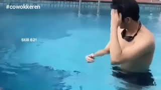 Download lagu Cowok keren lagi mandi di kolam renang. Dr adit mp3 Download lagu Cowok keren lagi mandi di kolam renang. Dr adit mp3