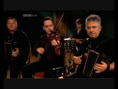 download lagu mp3 mp4 Fergie Macdonald Tunes, download lagu Fergie Macdonald Tunes gratis, unduh video klip Fergie Macdonald Tunes