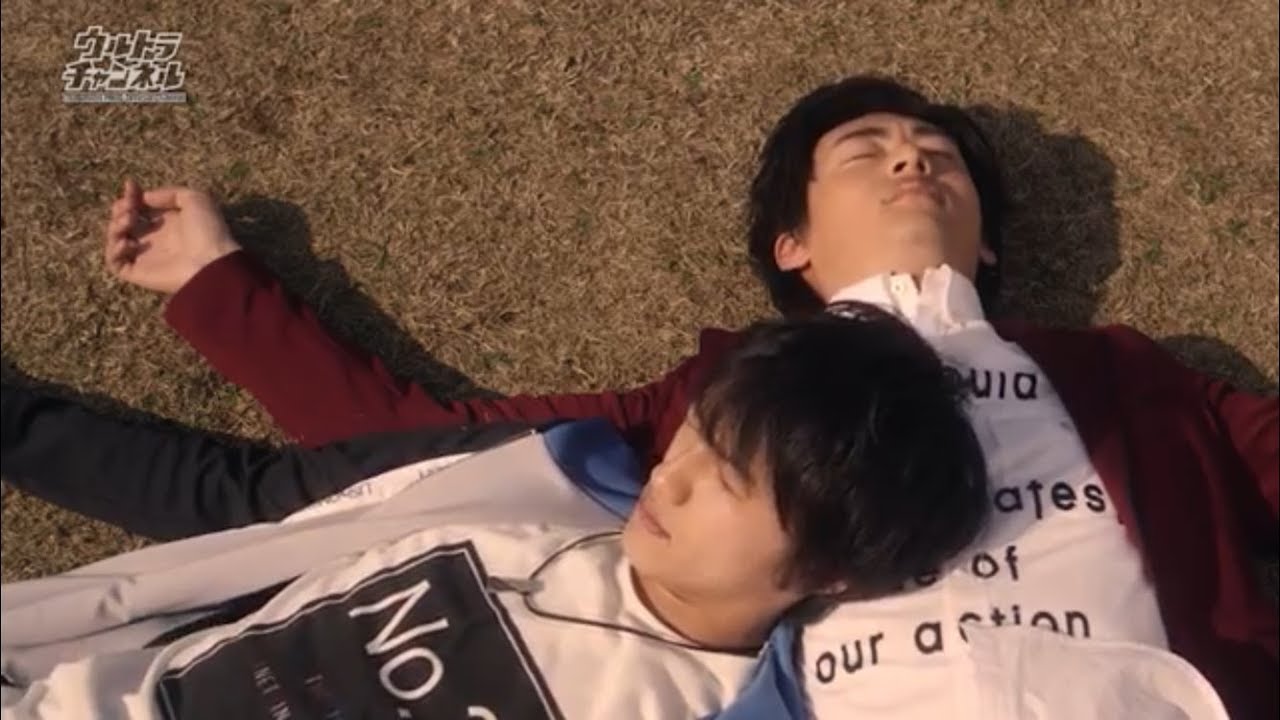 ウルトラマンR／Bの変身シーンを同時に流してみた