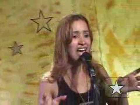 Quelynah toca "Linda, louca, leve e solta" no Est. Showlivre