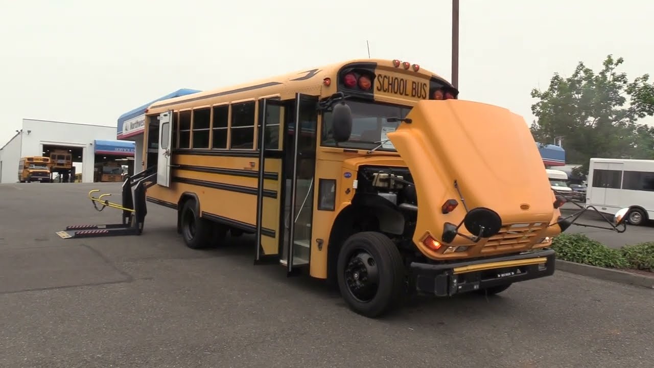 2006 Bluebird Vision 18+2 ADA Short School Bus - B31673