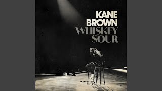 Kadr z teledysku Whiskey Sour tekst piosenki Kane Brown
