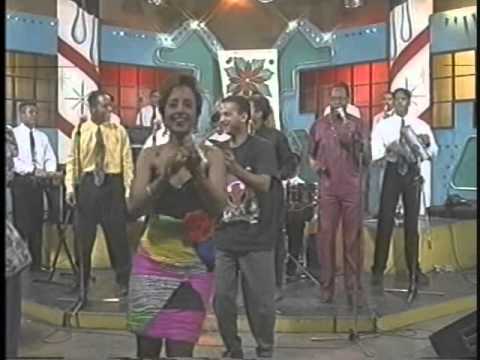 JOHNNY VENTURA (video navideño 1992) - SALSA PA' TU LECHON
