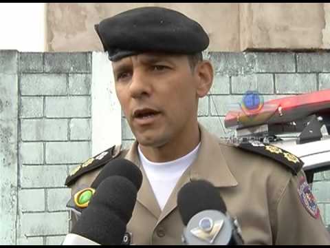 Bandidos fazem mulher refém e trocam tiros com a PM