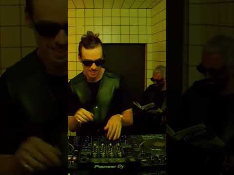 Yellow Claw dropping this HUGE one at Bör, Berlin! ⚡️