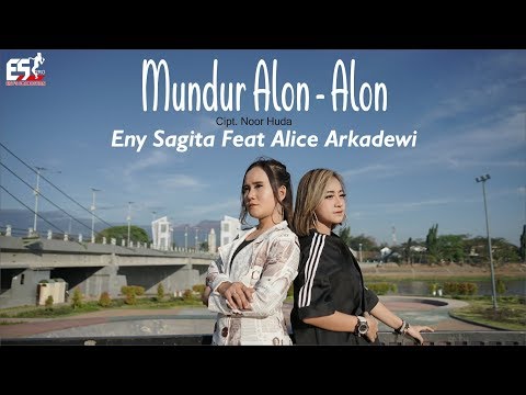 Mundur Alon Alon - Eny Sagita | Dangdut (Official Music Video)