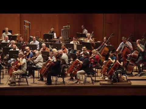 排練中。托馬斯-拉徹的第二交響曲： (In Rehearsal: Thomas Larcher's Symphony No. 2)