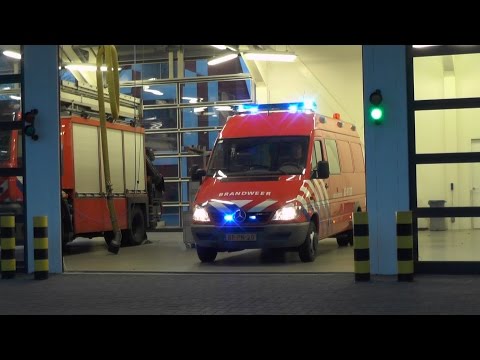 Brandweer Leeuwarden, Grou en Mantgum geven zwaailichtshowtje bij Hoofdpost Leeuwarden