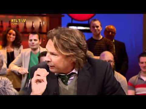 VI 04-04-11 - Hans Kraay jr. wordt met tromgeroffel aangekondigd door Johan Derksen