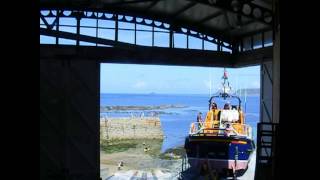 preview picture of video 'Sennen Cove Lifeboat Launch'