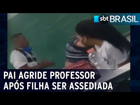 , title : 'Pai invade sala de aula e espanca professor após filha ser assediada | SBT Brasil (07/12/21)'