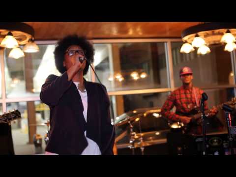 Puma Simone- Close My Eyes (Live)- Downtown New Haven