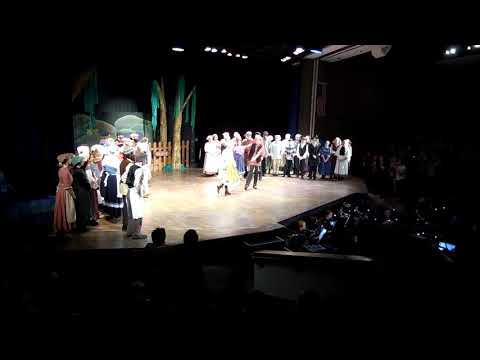 ZAKONCZENIE  SZKOLNEGO  MUSIKALU "SKRZYPEK  NA  DACHU".