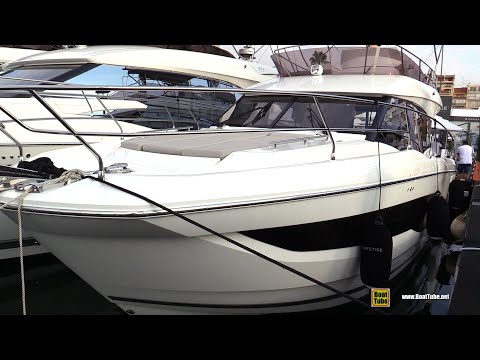 2022 Prestige 420 - Luxury Motor Yacht!