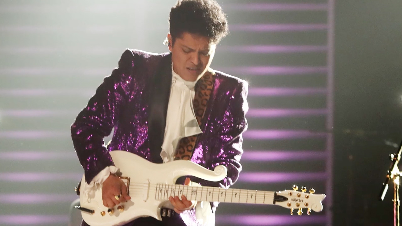 Bruno Mars STEALS the 2017 Grammys in Prince 'Let's Go Crazy' Tribute Performance - YouTube