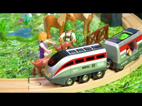 Brio Eisenbahn/Train mit Smart Tech in Spielzeug Welt mit Bahnhof und Kran