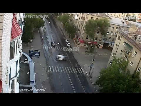 Сотрудники ДПС приняли фарш на капоте за человеческие мозги
