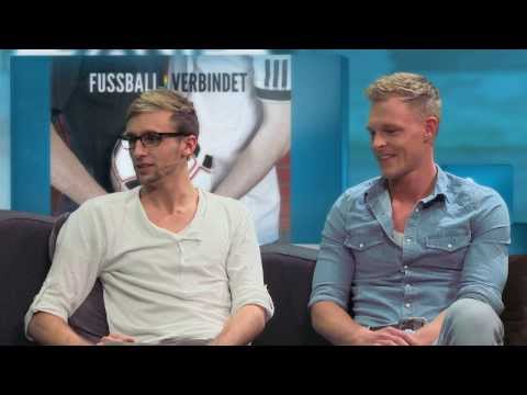 Schwuler Fußballer macht es wie Hitzlsperger und wird aus dem Verein geworfen - Krasse Story!