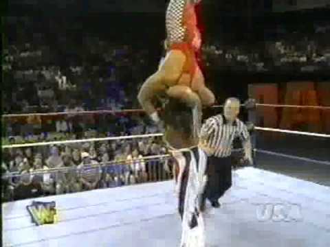 British Bulldog vs Bob Spark Plugg Holly