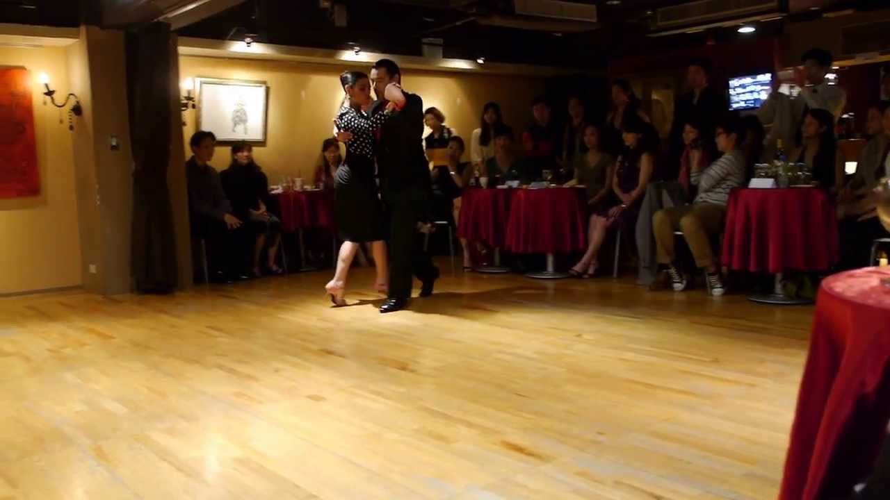 Alejandro Aquino & Natalia Hills " Los Mareados " Osvaldo Pugliese