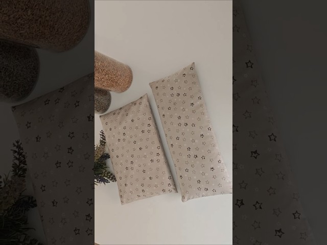 Vídeo relacionado con Hello Kitty Sanrio Almohadilla Térmica para Microondas y Frío, Cojín Calor o Frío Suave con Semillas Naturales para Cuello, Hombros y Músculos (Blanco/Rosa Hello Kitty)
