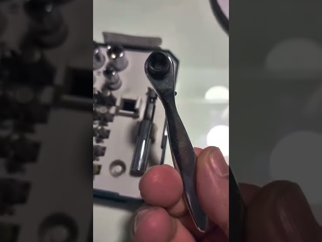 Vídeo relacionado con Bosch Trinquetes/Juego de llaves de vaso de 1/4", 34 piezas (juego de llaves de vaso versátil y de buena calidad para tareas de bricolaje empuñadura ergonómica de agarre suave,portapuntas magnético)