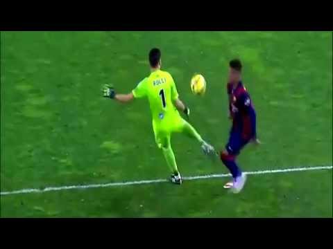 Neymar Gets a Yellow Card for Stealing Goalkeeper's ball - Real Sociedad vs Barcelona 1-0 HD