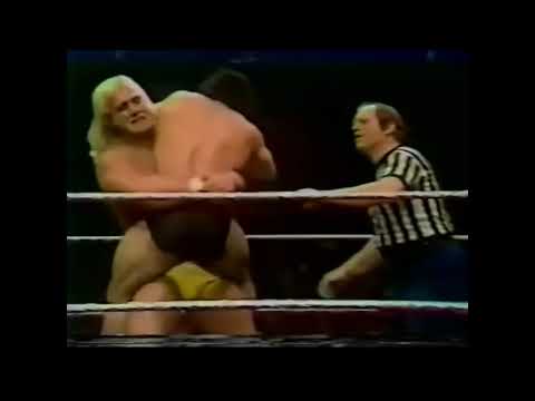 Hulk Hogan vs Jobbers Angelo Gomez & Johny Revira