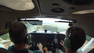 preview picture of video 'Cessna 172 [OM-AFD] landing at LDPL'