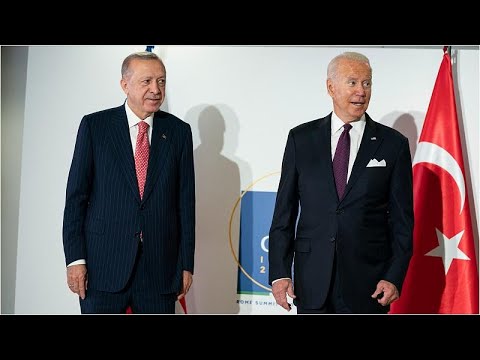 شاهد إردوغان يلتقي بايدن على هامش مؤتمر مجموعة العشرين في روما