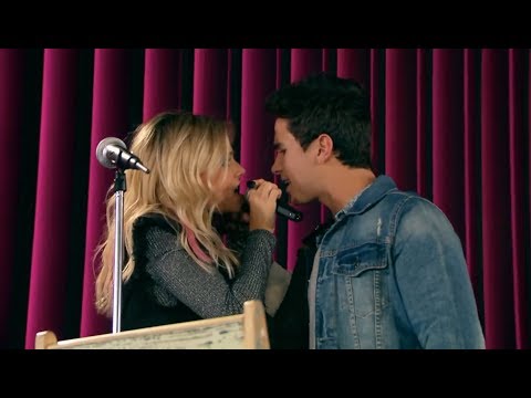 Simón y Ámbar cantan "Solos" y casi se besan - Soy Luna 3 (Cap 18)