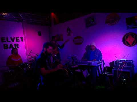 Suena Candombe en Velvet Bar (Concordia) interpretando Sunny